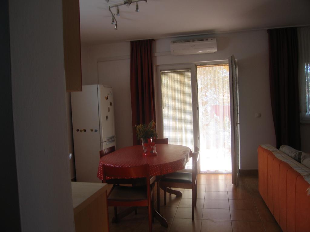 Holiday Home Zeljana Kaprije Luaran gambar